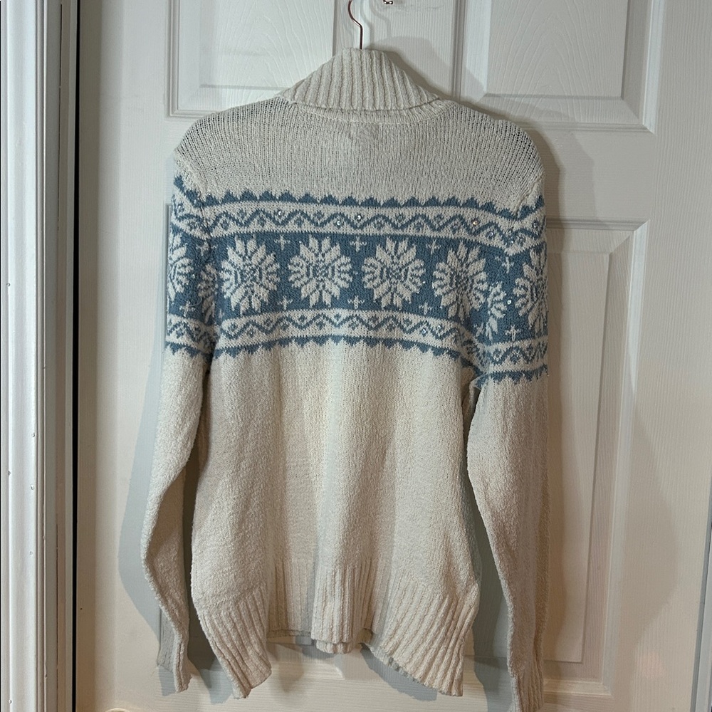 Woman’s Cream and Blue Turtleneck Sweater - Picture 5 of 14